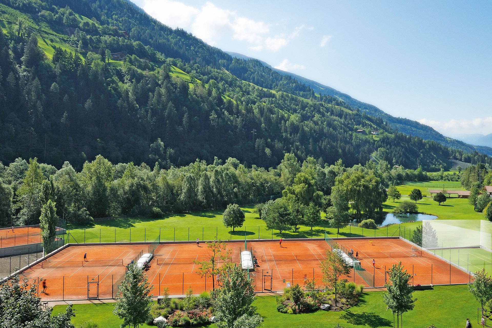 Il vostro esclusivo hotel con campo da tennis in Alto Adige